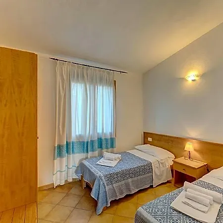 The Fantastic Residenza Badus One Bedroom Sleeps Four Child Num0814 Badesi